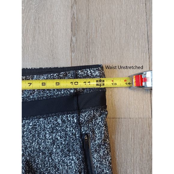 Lululemon Inspire Tight II Size 4 EUC - Picture 7 of 10